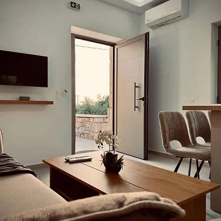 Roza Stone House * Riglia